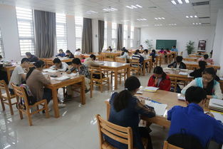 酷热暑期，图书馆成为学习避暑好去处——渡书人上自习啦！